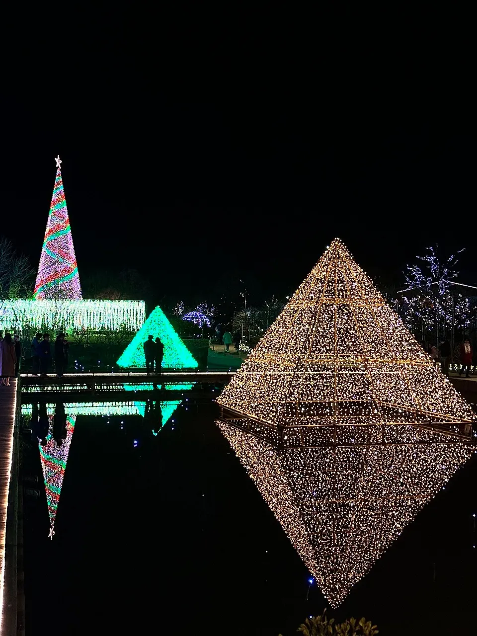 The water reflection makes it it like there's an upside-down pyramid as well