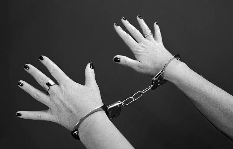 handcuffs-964522__480.webp