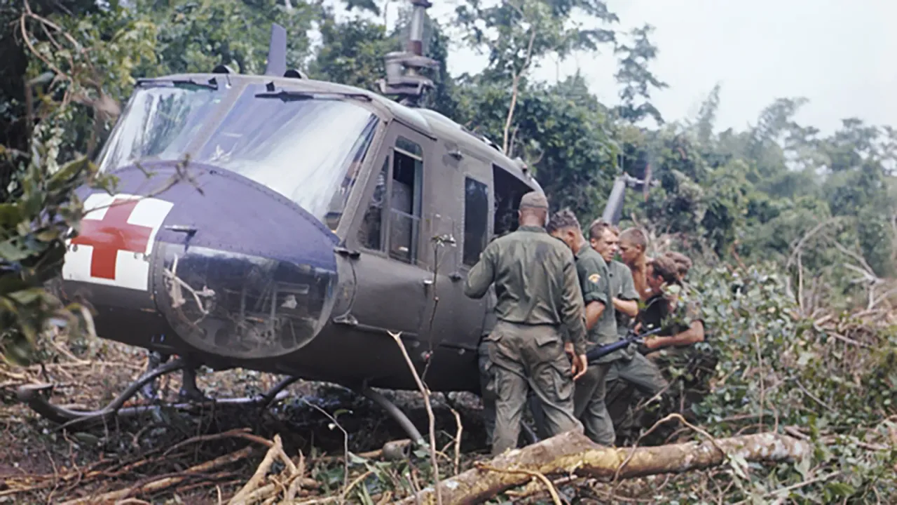 Loading_a_casualty_onto_a_U.S._UH-1_dustoff-1-copy.webp