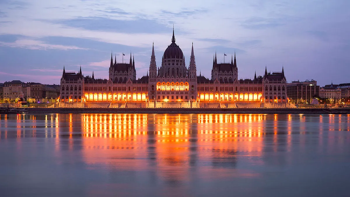 1200pxHUN2015BudapestHungarian_Parliament_Budapest_201502.jpg