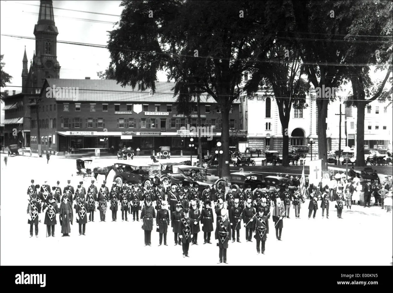 knights_templar_parade_in_keene_new_hampshire_e00kn5.jpg