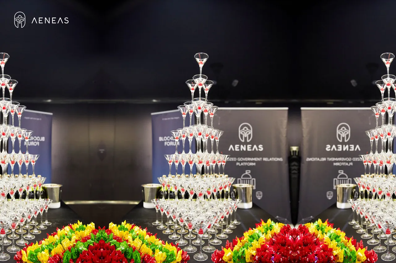 2018_12_24_Blockchain_Cocktail_Party_001_IQ_BC_05-min.jpg