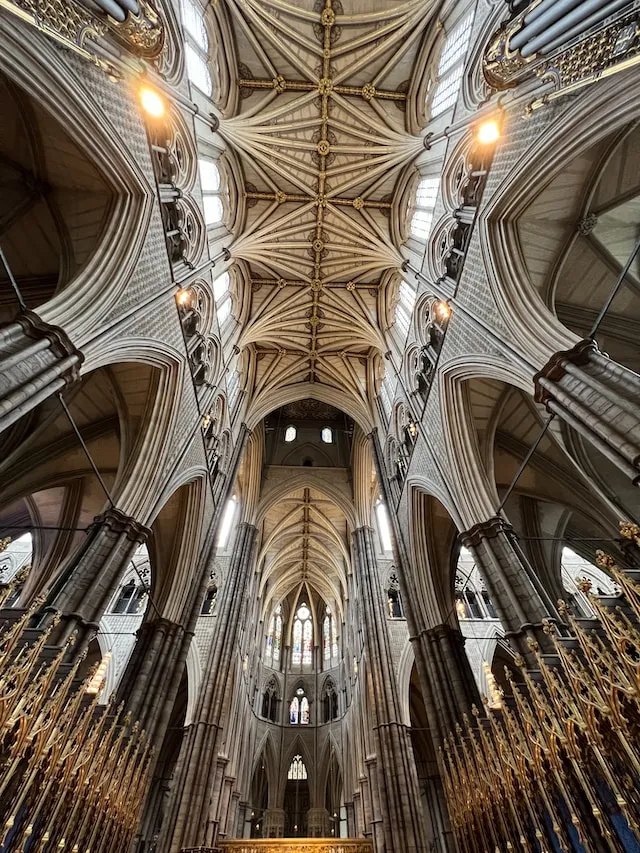 zihao-chen-cRA_BmyChDI-unsplash Westminster Abbey.jpg