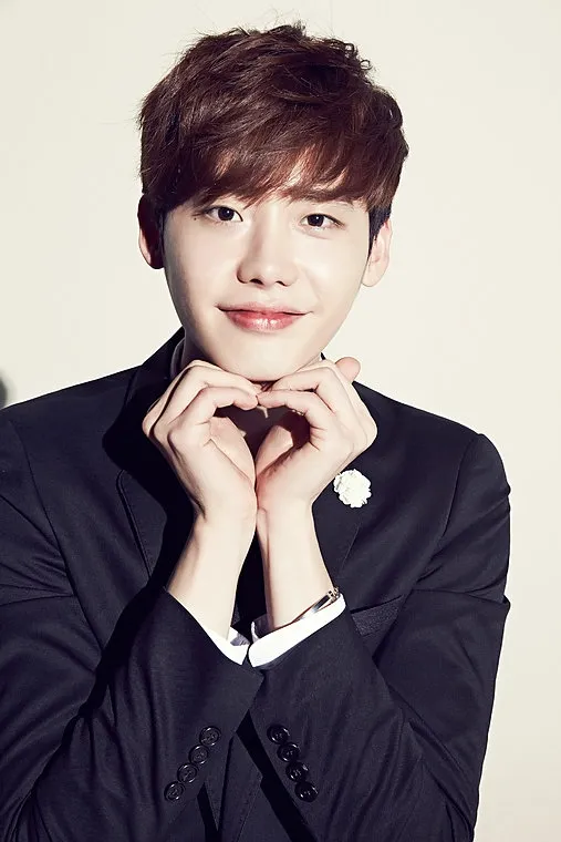 lee-jong-suk-celebrates-his-birthday-on-september-14.jpg