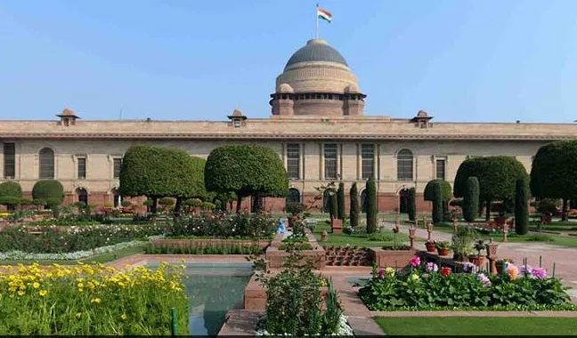 mughal-garden-rashtrapati-bhavan_650x400_81486136570.jpg