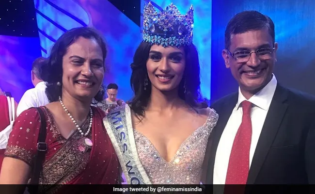 manushi-chhillar-parents-twitter_650x400_81511018775.jpg