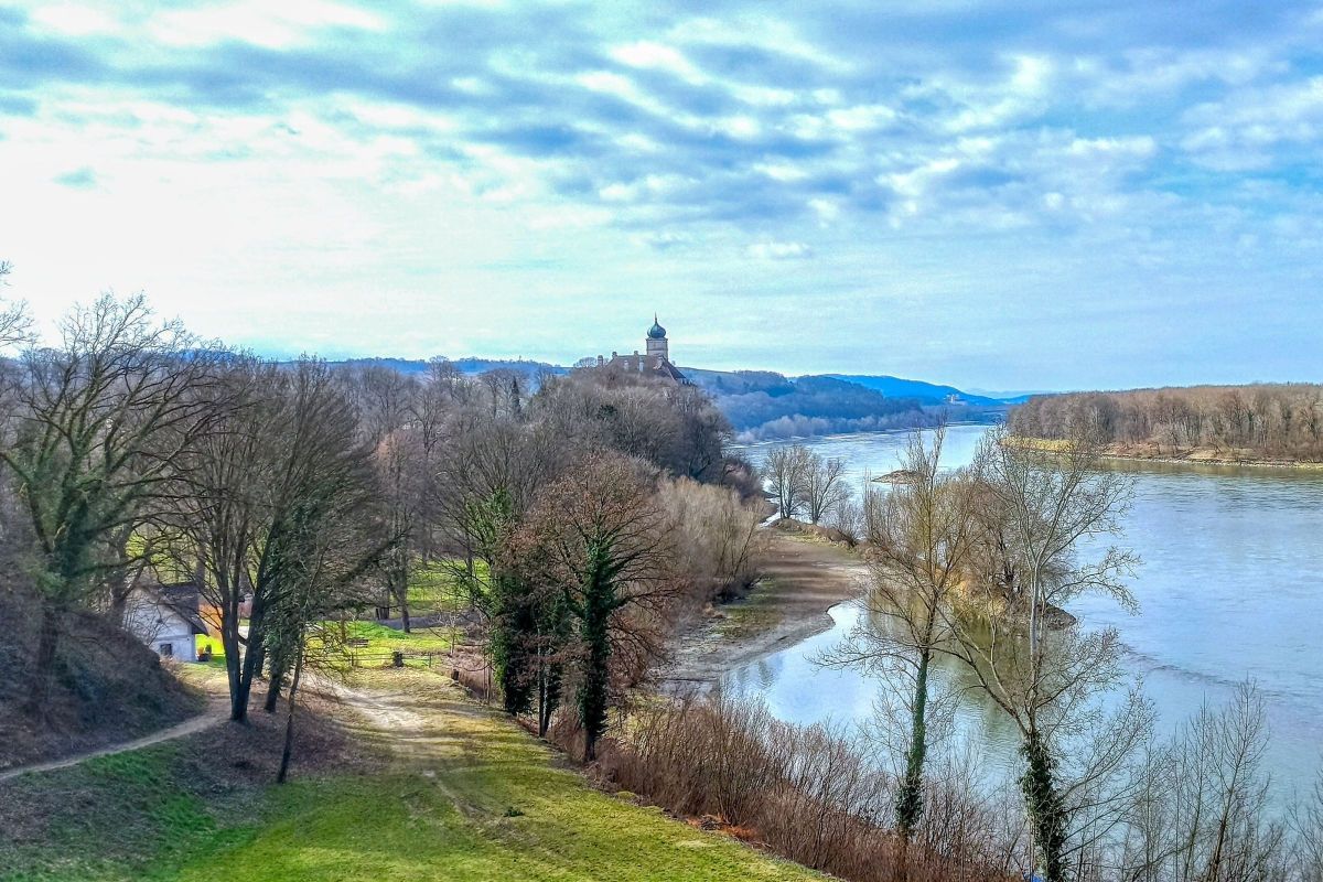 schoenbuehel.jpg