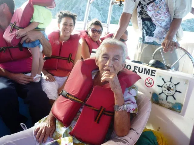 abuela caras.jpg