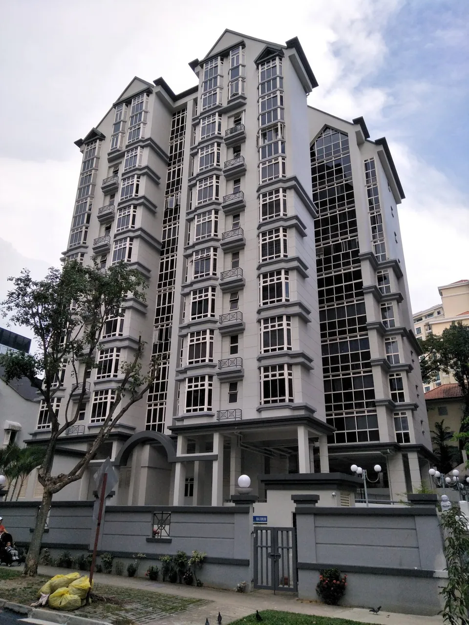 Building 04.jpg