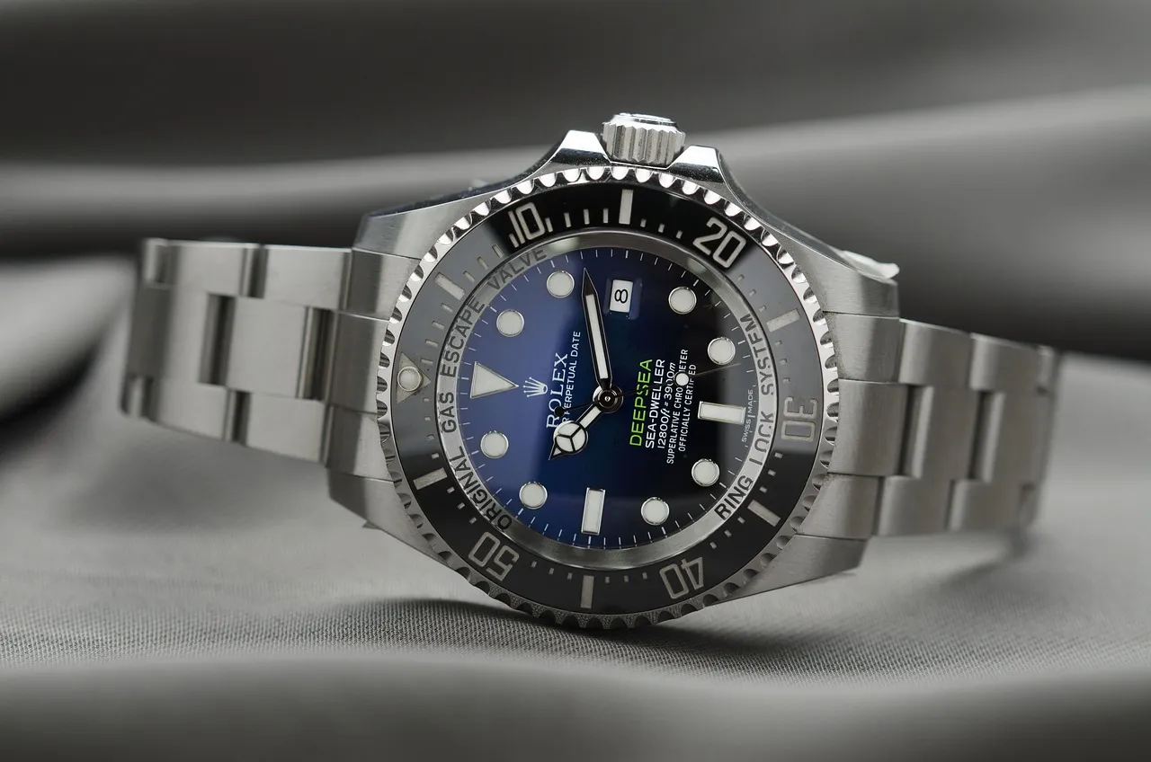 rolex-2171960_1280.jpg