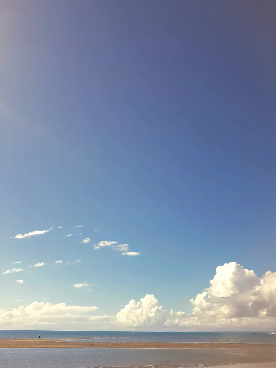 Endless sky with a casual stroll over one of Noosa’s main sandbars