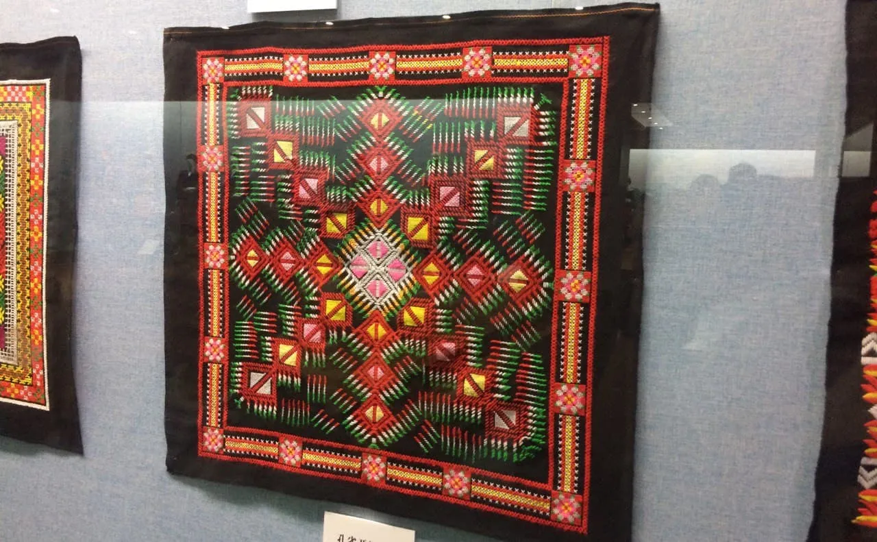 Beautiful clothes patterns of Yao