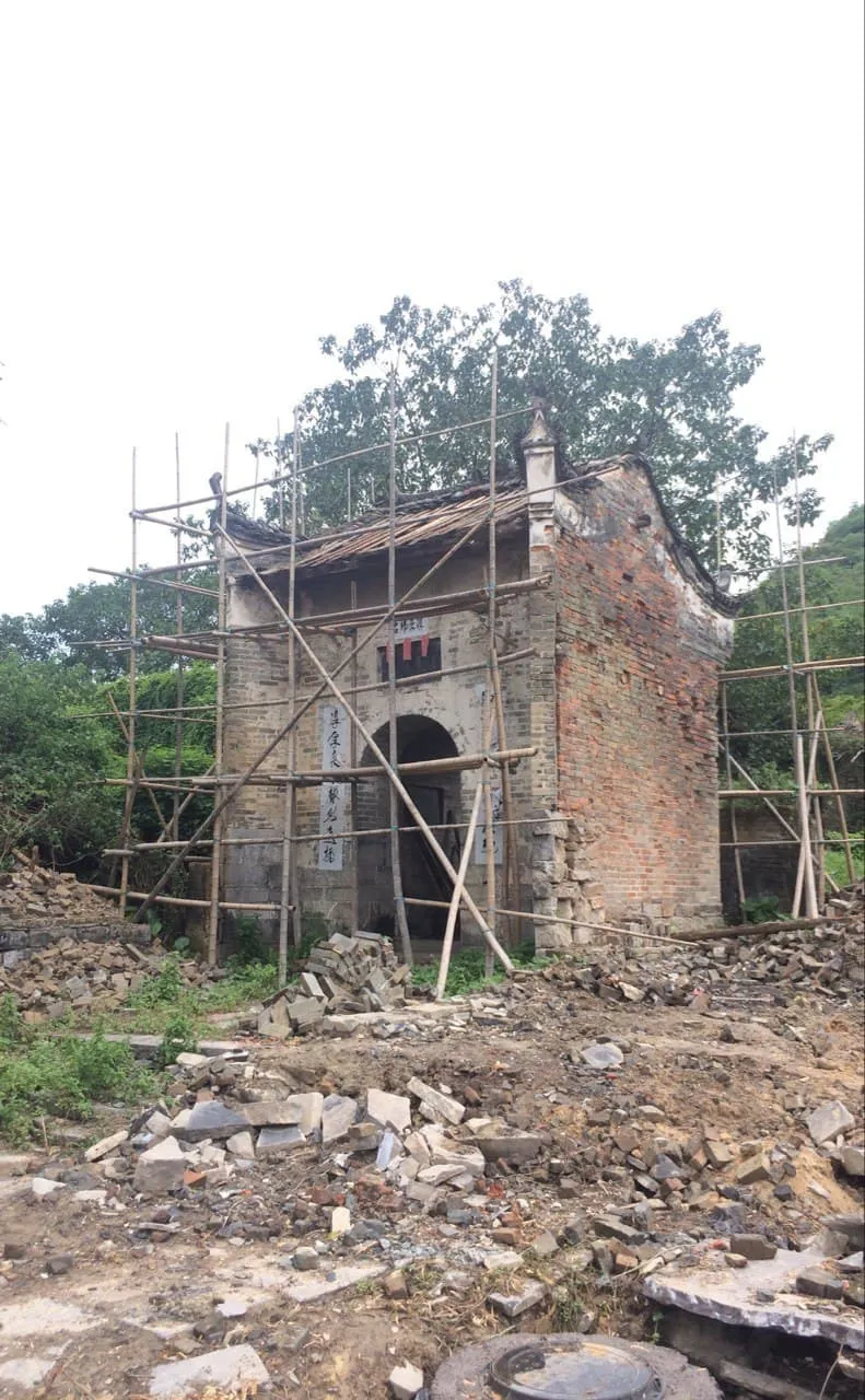 They were repairing and renovating a building. They were using many bamboo sticks to build a rack to repair the building. 😮