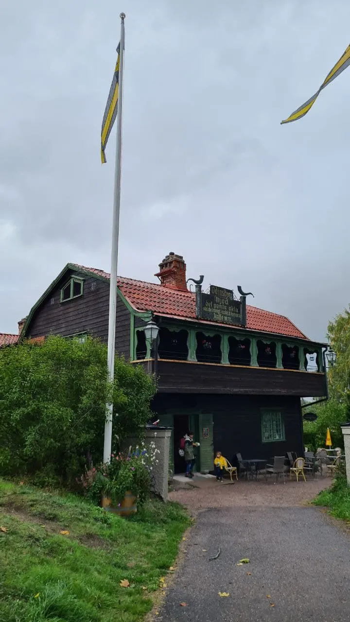 There is a restaurant next to the museum called ”Ordinsborg” (Odin´s Castle) 😁