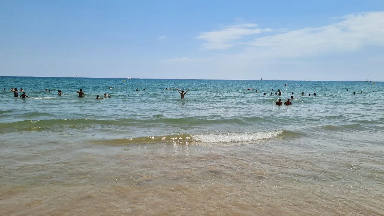 I stayed in the sea almost two hours swimming and floating lol! What a beautiful beach Sitges is!