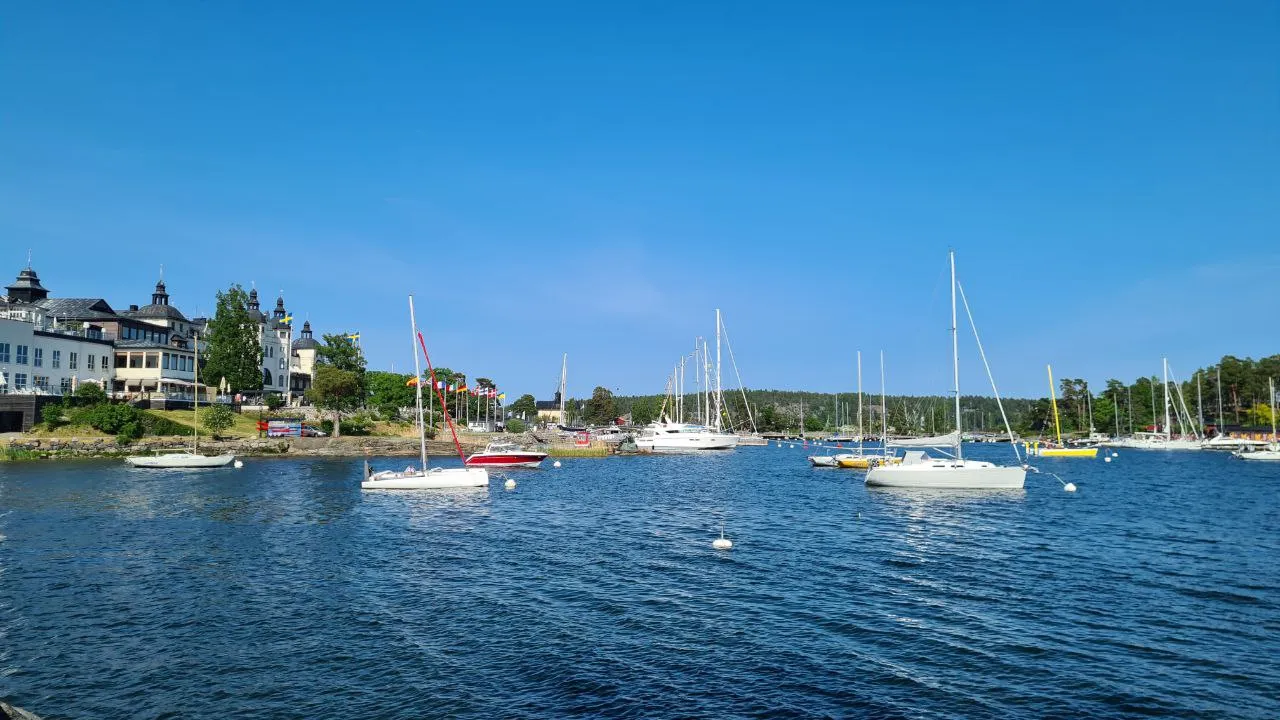 So beautiful! I love Saltsjöbaden, Stockholm. 😃👏