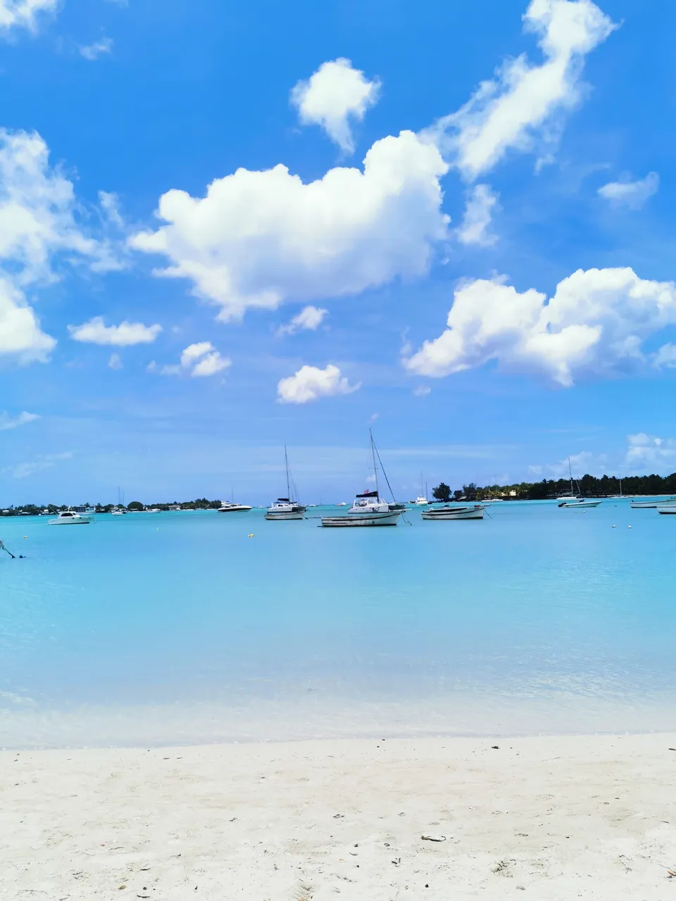 White sandy beaches waiting for you in the North of the island!