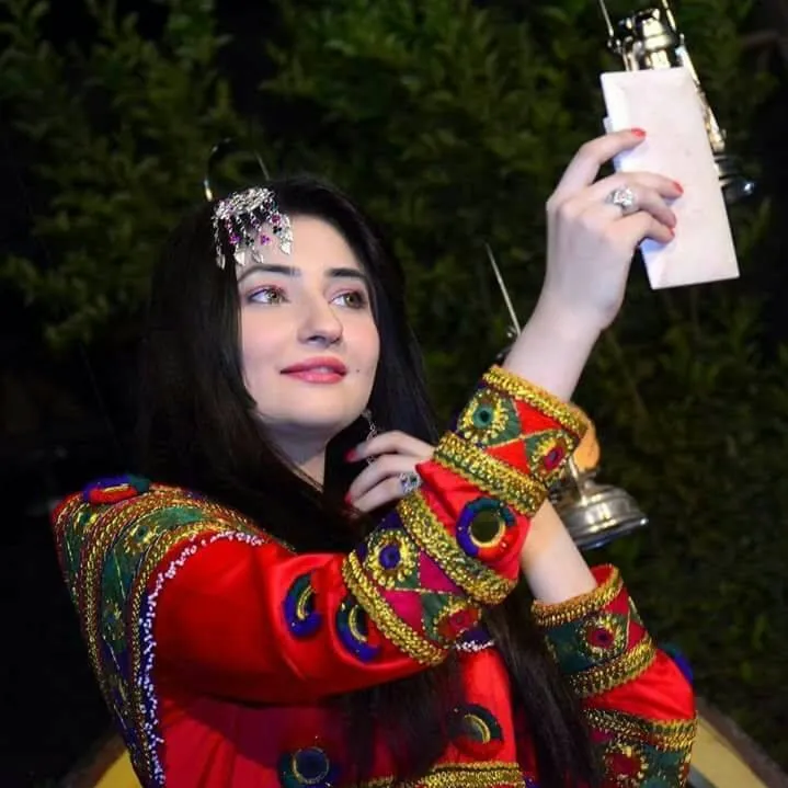 gul perna.jpg