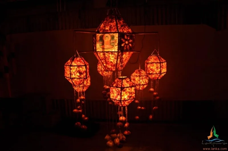 wesak-lanterns-lake-house-roundabout-4.jpg-nggid03212-ngg0dyn-1600x1062x100-00f0w010c010r110f110r010t010.jpg