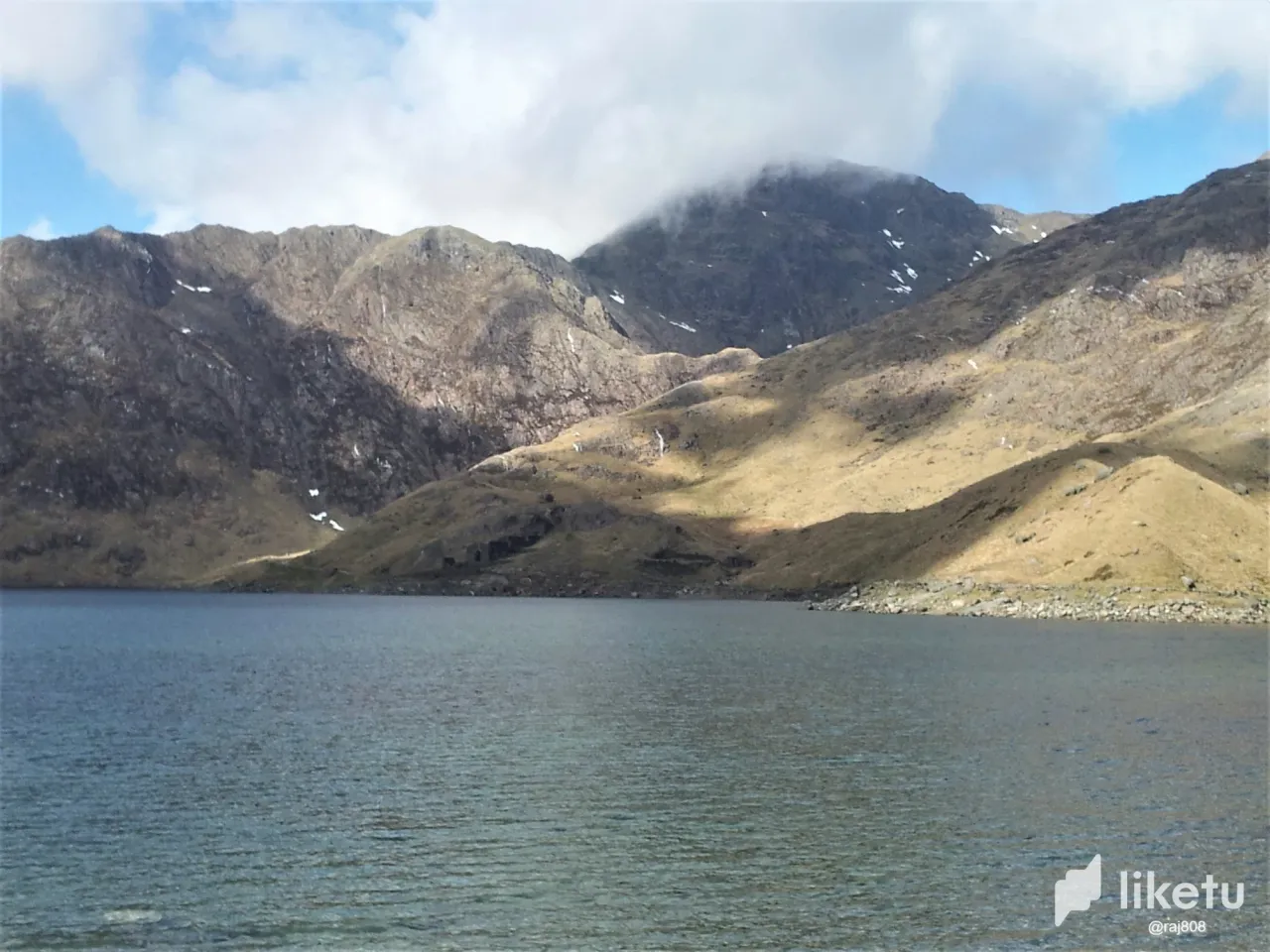 clf5ovksw002dbbsz2e6ohxxs_Snowdon_2nd_Lake_Sun.webp