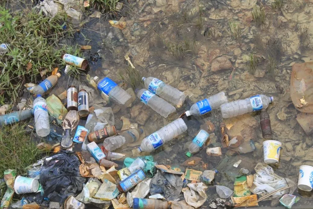 Sampah Plastik Gunung Sibayak Medan Dalam Layar.jpg