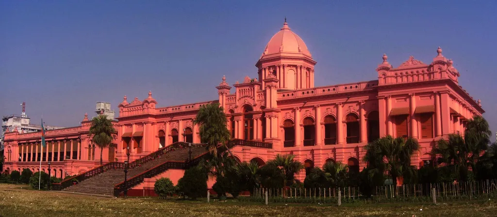 Ahsan_Manzil,_Bangladesh_National_Museum,_Dhaka,_Bangladesh.jpg