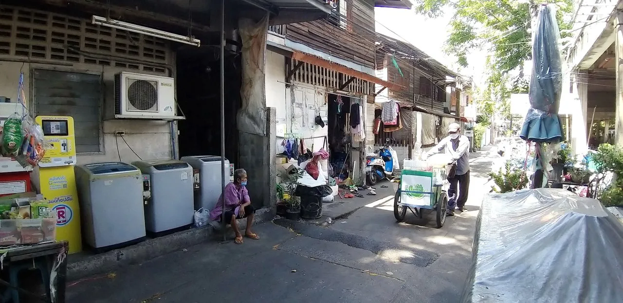 Bajemkik%20and%20Lumpini%20Park%20-%20S9%20-%20May%202020%20321.jpg