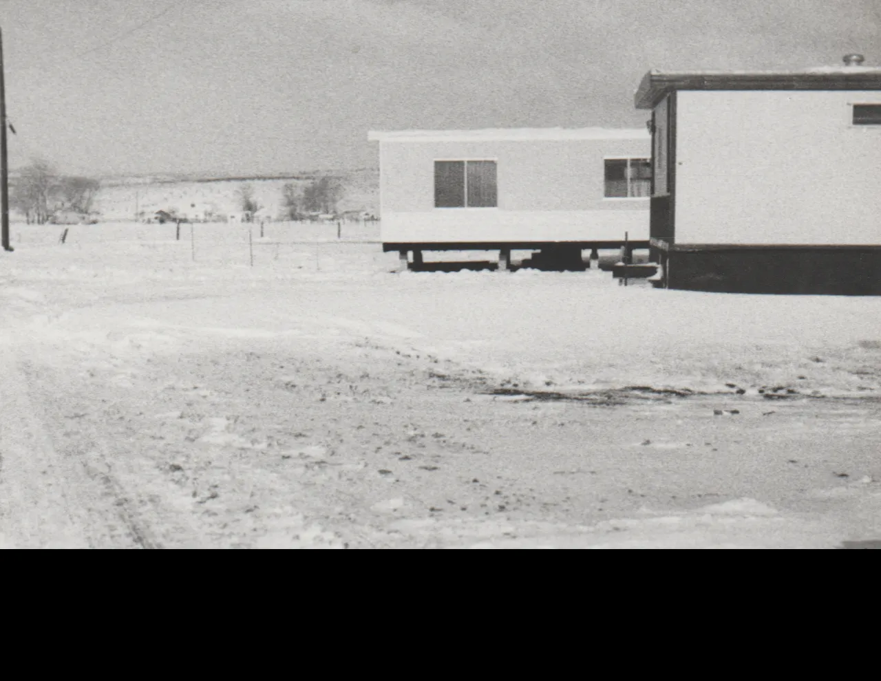 1975-03-25 - Tuesday - Trailer, car, snow, 6pics-1.png