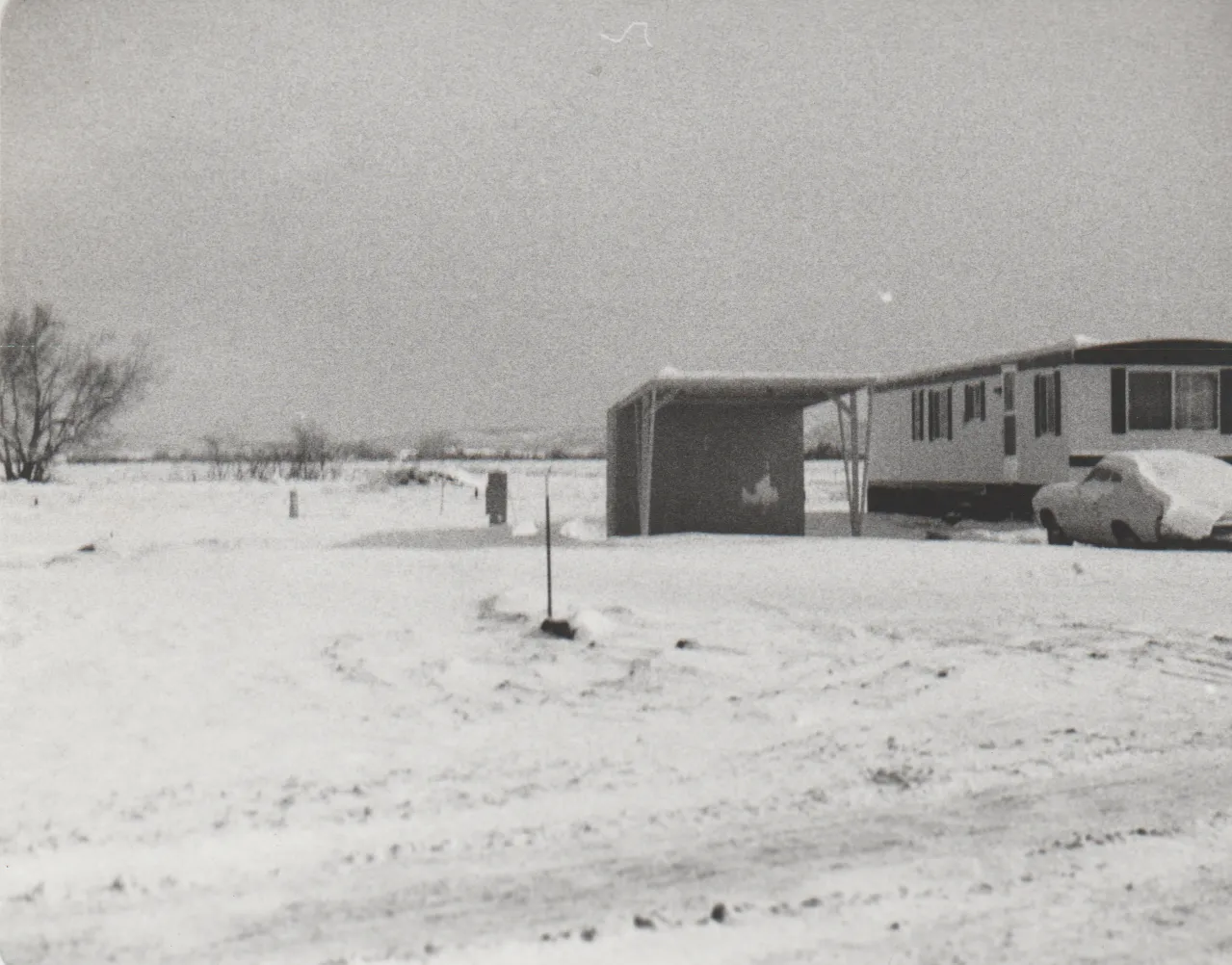 1975-03-25 - Tuesday - Trailer, car, snow, 6pics-5.png