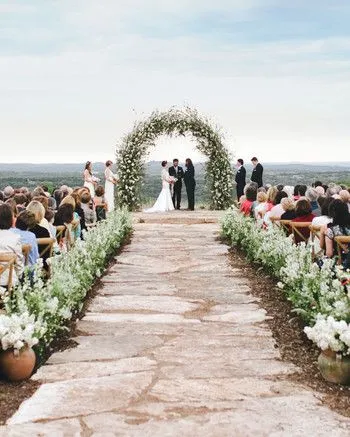 outdoor-wedding-arch-winn-bowman-thenichols-313-mwds110732_vert.jpg
