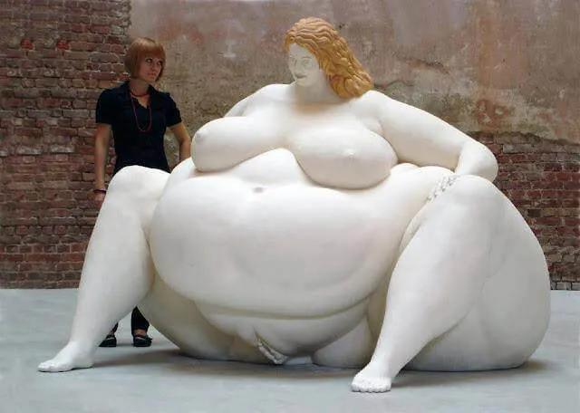 30 Of The World's Most Incredible Sculptures That Took Our Breath Away - Fat Lady Statue in San Jos_, Costa Rica.jpg