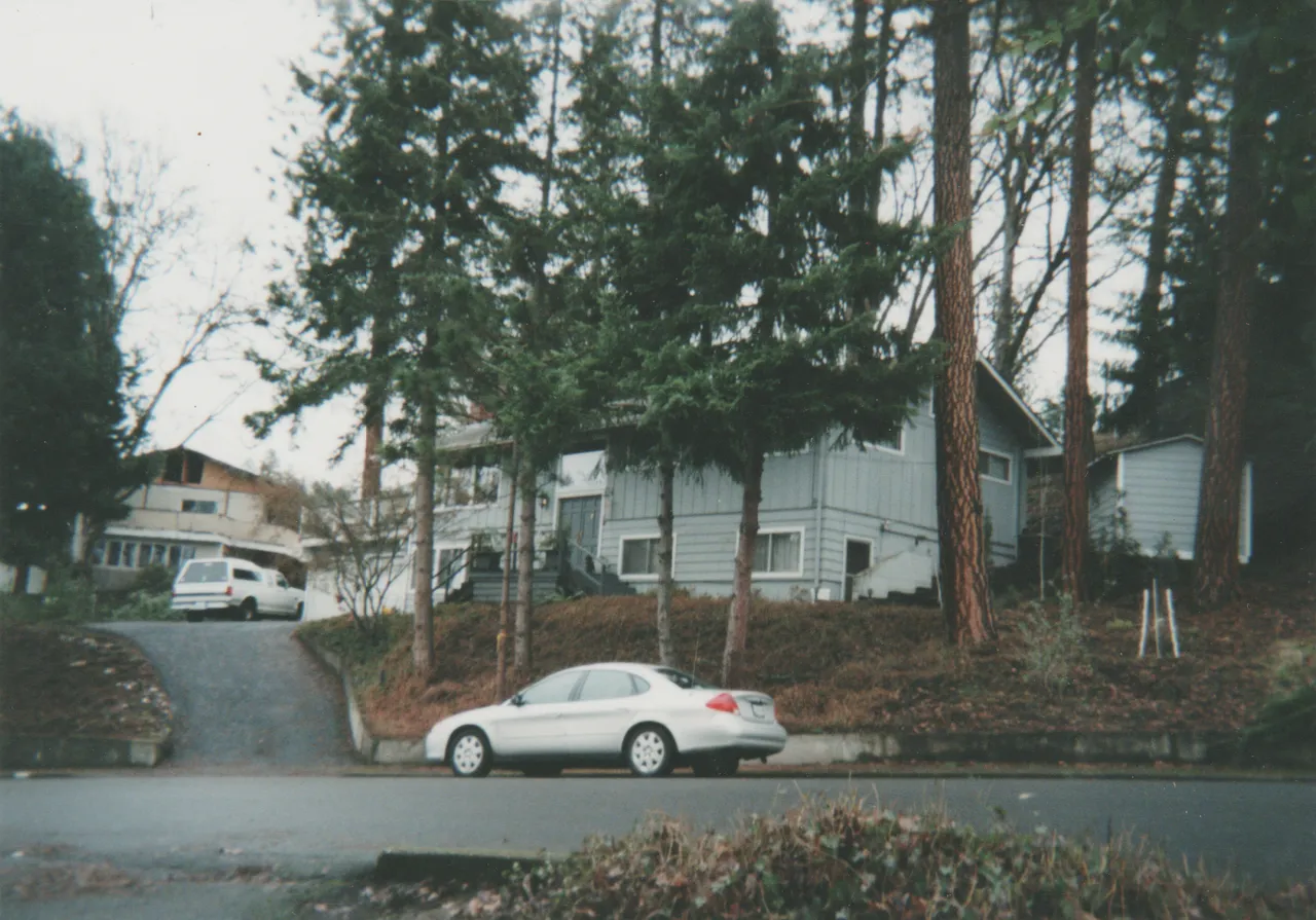 2004-12 - Morehead House, Skip & Dick, I forget which year, Christmas Vacation with Williams, see their car, Joey, 1pic.png