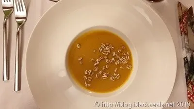 kuerbiscremesuppe-mit-dinkelpopkorn