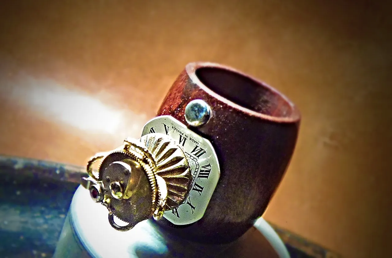 ring-clock1-12-cut.png