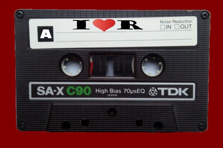 Kassette-rotdunkel.jpg