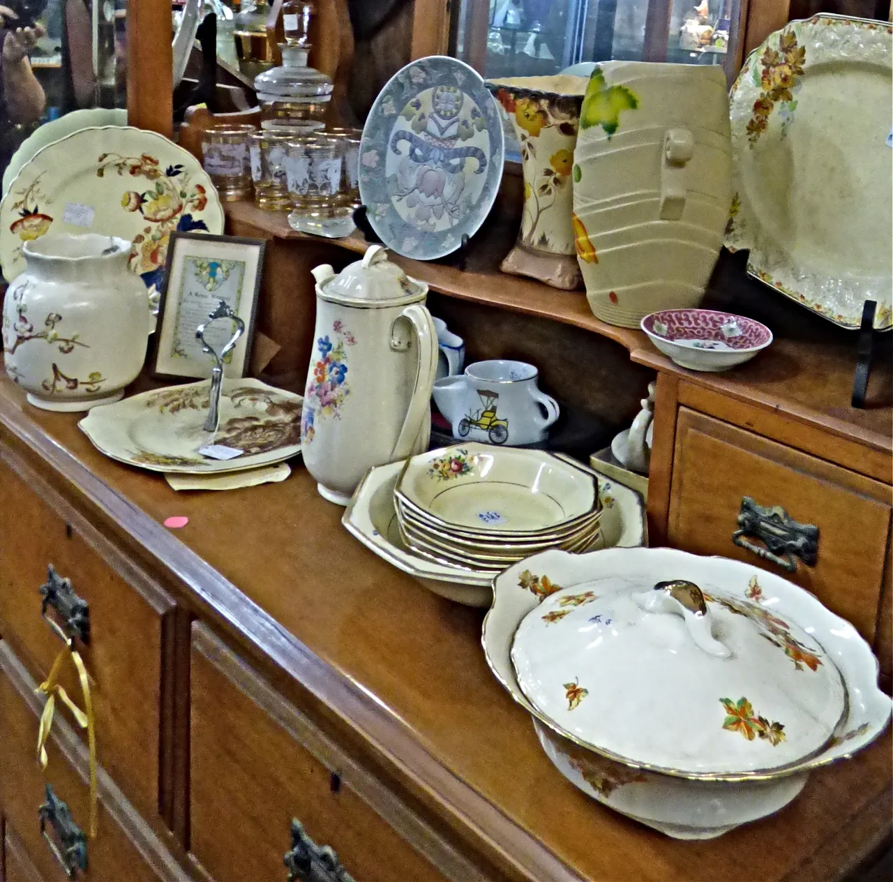 Crockery antique.jpg