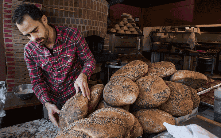 Rob-Bread-Man-Lead.gif