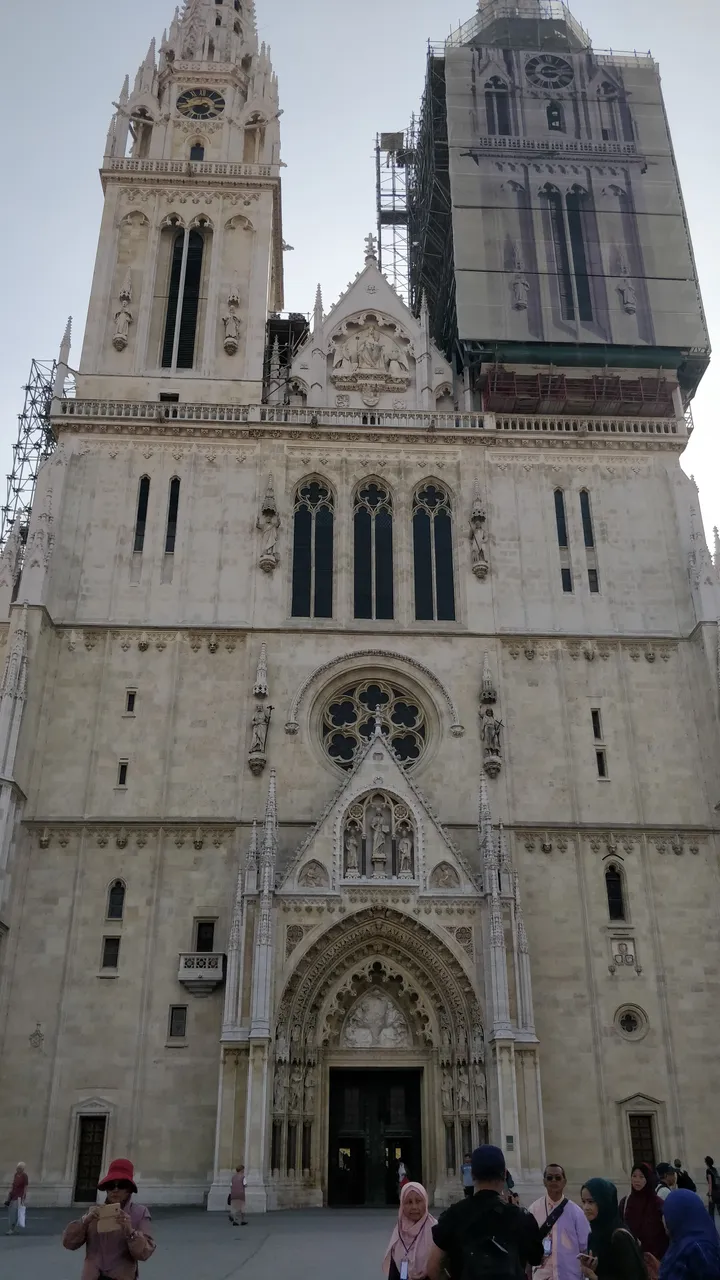 zagreb cathedral.jpg