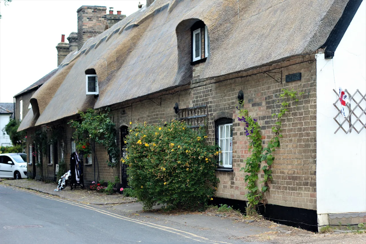 thatched cottage.jpg