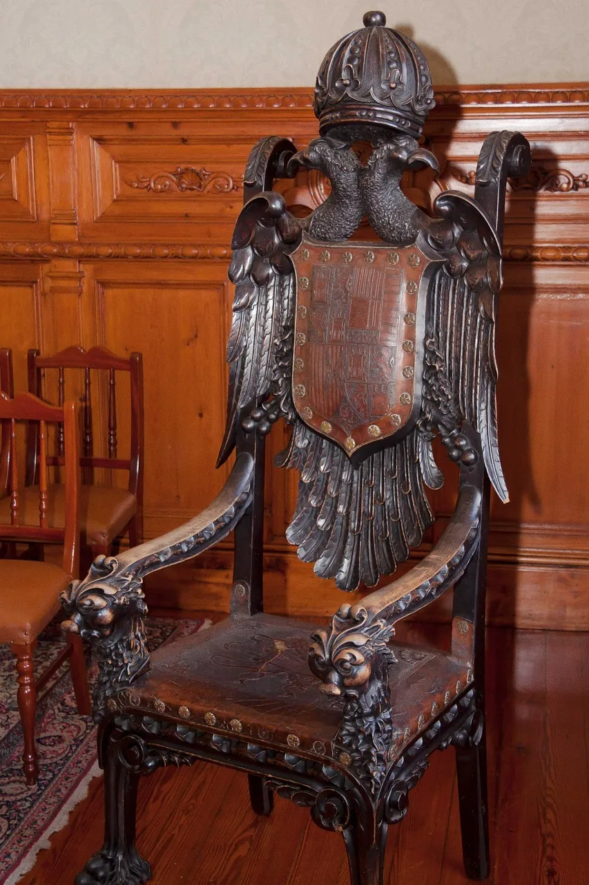 throne-571836_1280.jpg