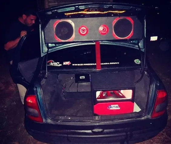 corsa 4 sonido.jpg