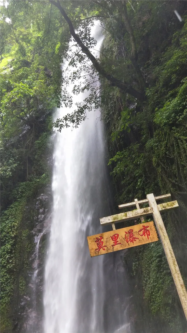 瀑布.jpg