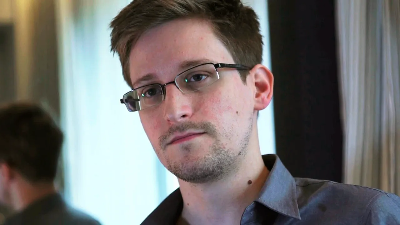 pol-snowden-130612.jpg