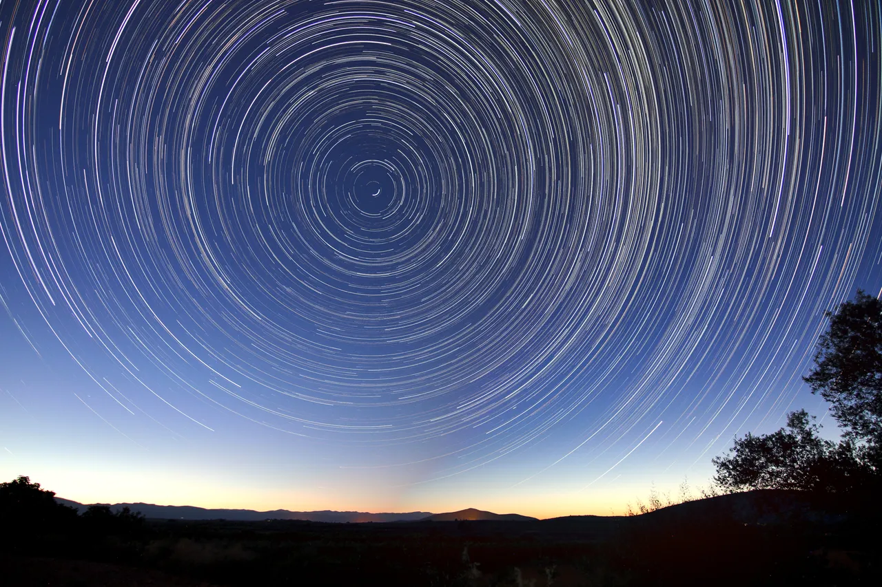 star-trails-828656.jpg