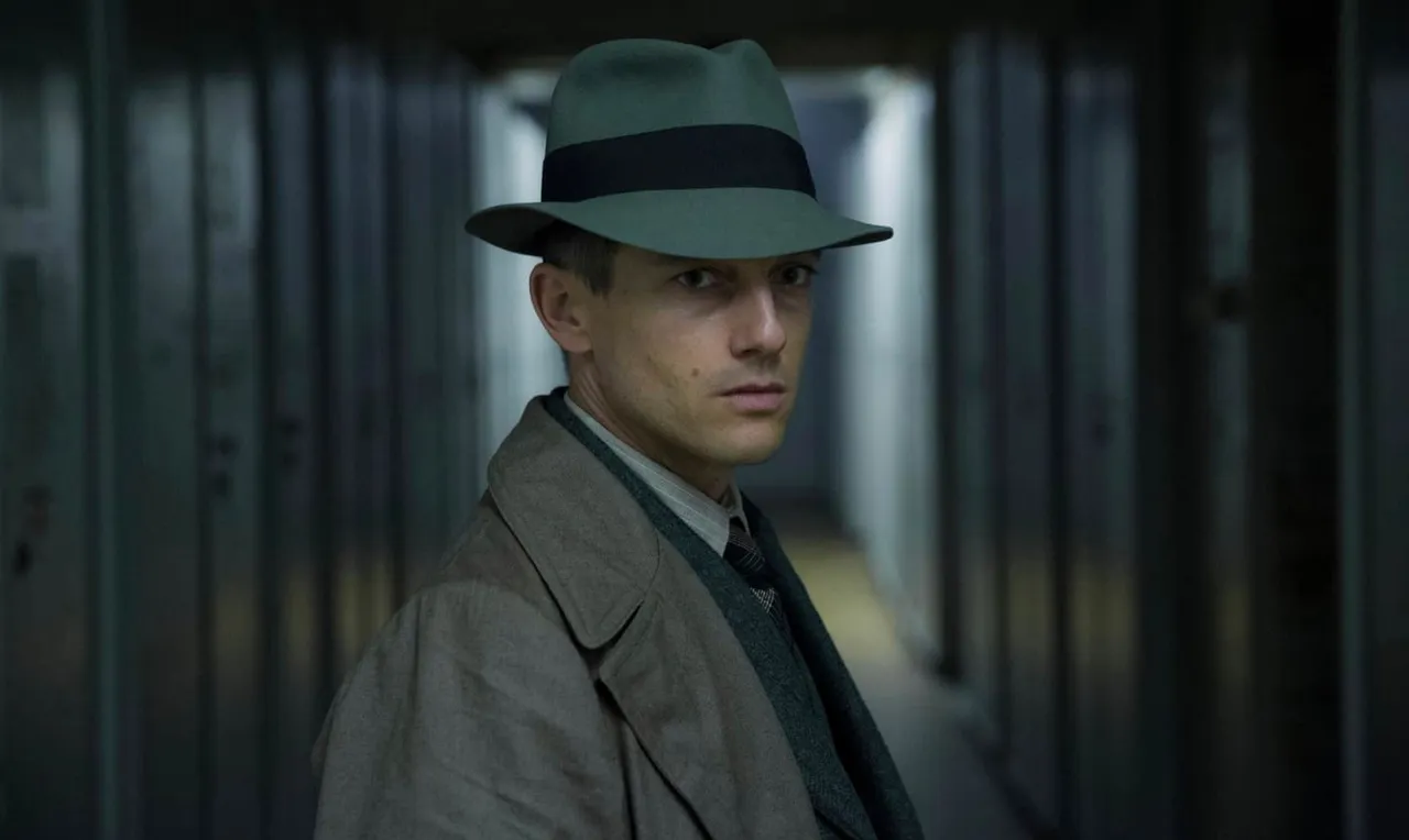Gereon Rath, played by Volker Bruch