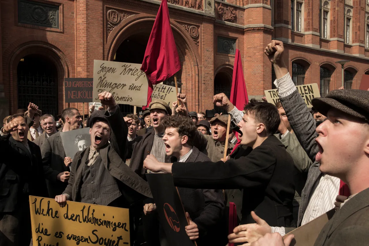 Tremendous focus on details throughout every aspect of the show -image via Babylon Berlin website