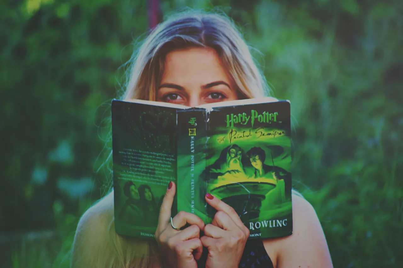 womanreadingharrypotterbook1314584.jpg