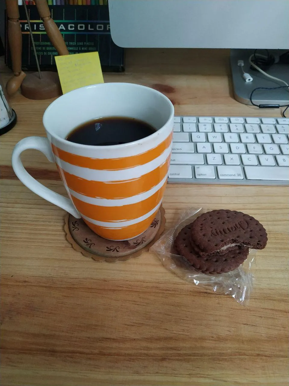 galleta_con_cafe_negro.jpg