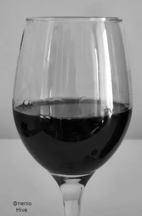 wine-reflections-002-bw.jpg