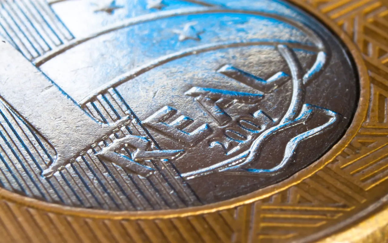 realmoney3624230_1920.jpg